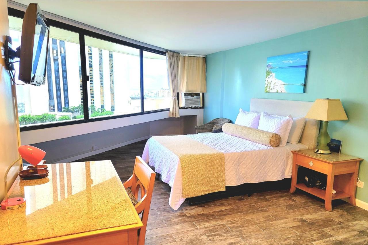 Spacious Studio W/ Parking, Beach/Mall/Park Honolulu Exterior photo