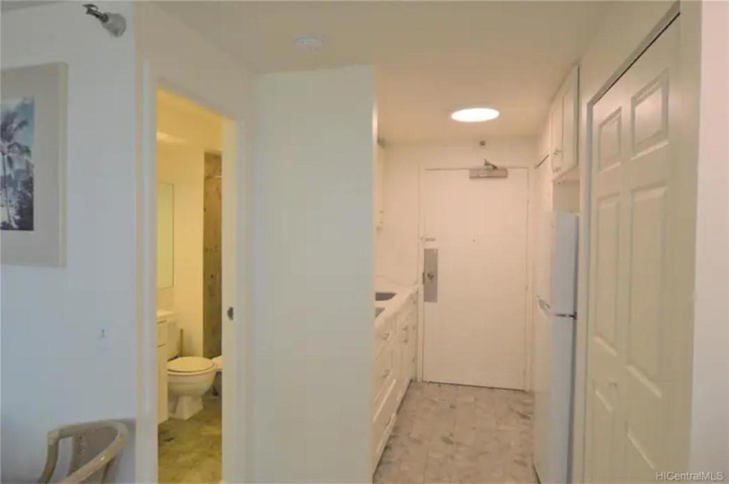 Spacious Studio W/ Parking, Beach/Mall/Park Honolulu Exterior photo