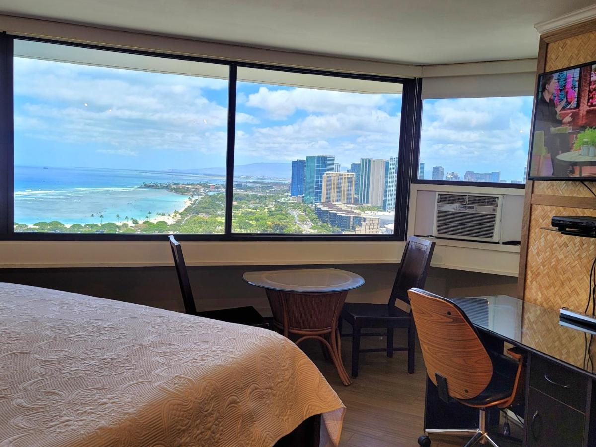 Spacious Studio W/ Parking, Beach/Mall/Park Honolulu Exterior photo