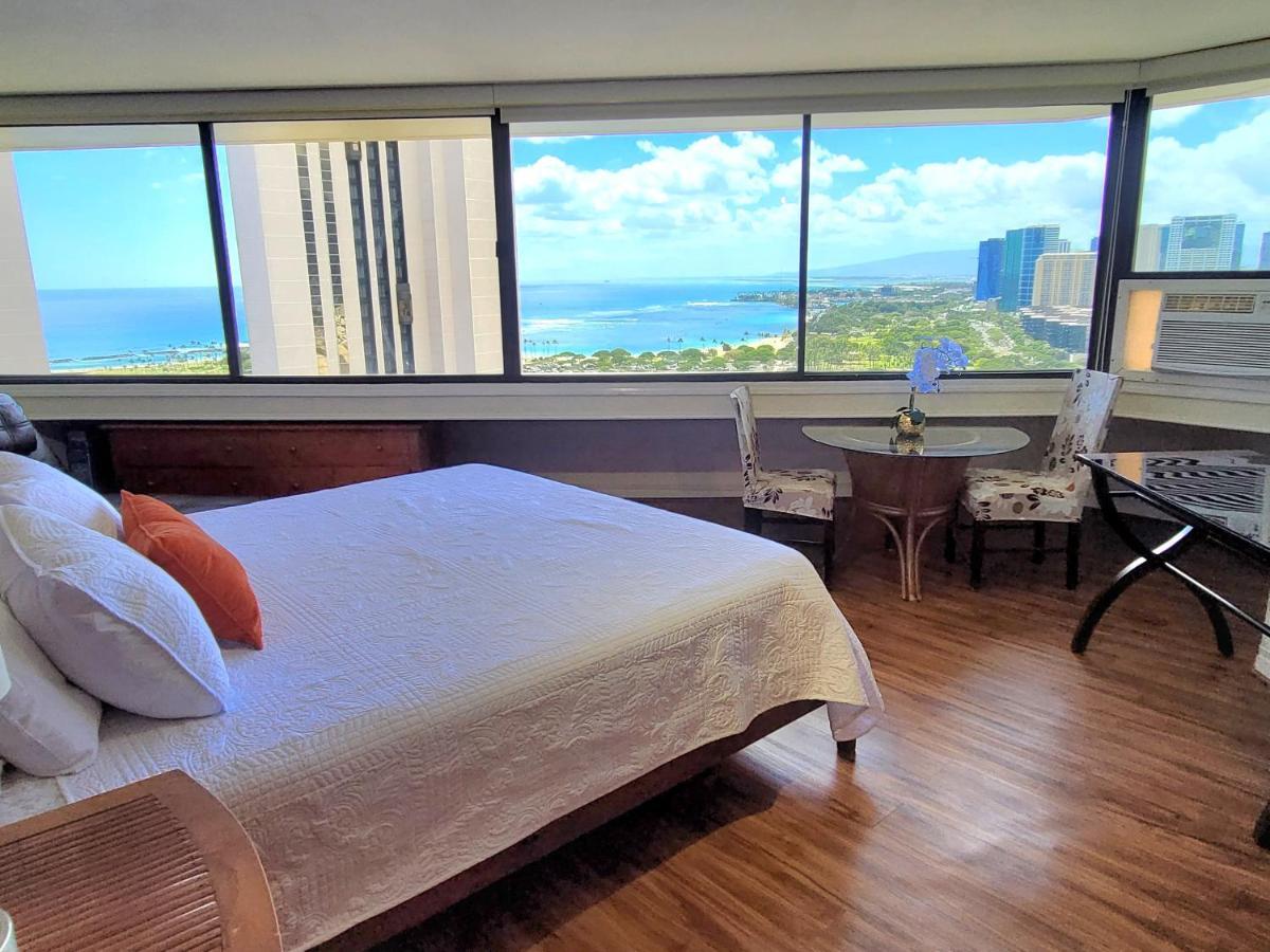 Spacious Studio W/ Parking, Beach/Mall/Park Honolulu Exterior photo